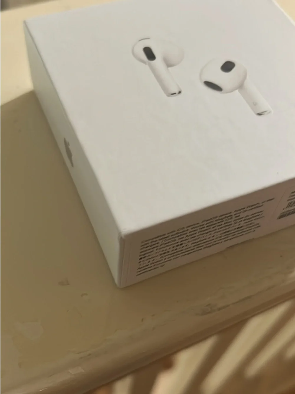 Apple White Wireless Earbuds with Lightning Charging Case